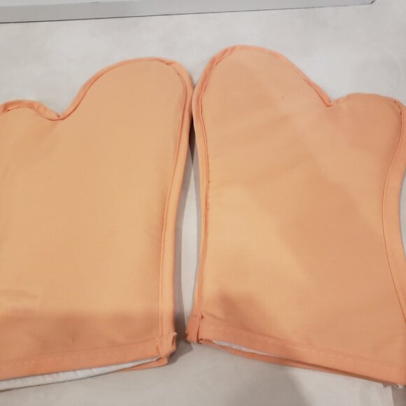 Vintage white and orange oven mitts - Picture 4 of 9
